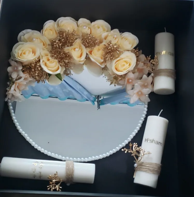 مرآية مناسبات مع شموع